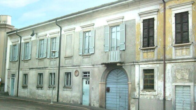 La casa parrocchiale di Magnago: ex residenza dei Nobili Della Croce