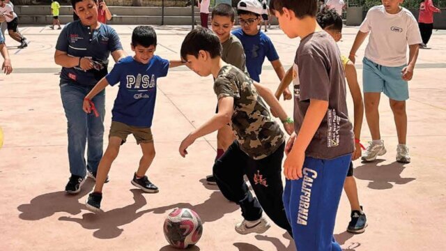 Educare i bimbi per costruire un futuro di pace